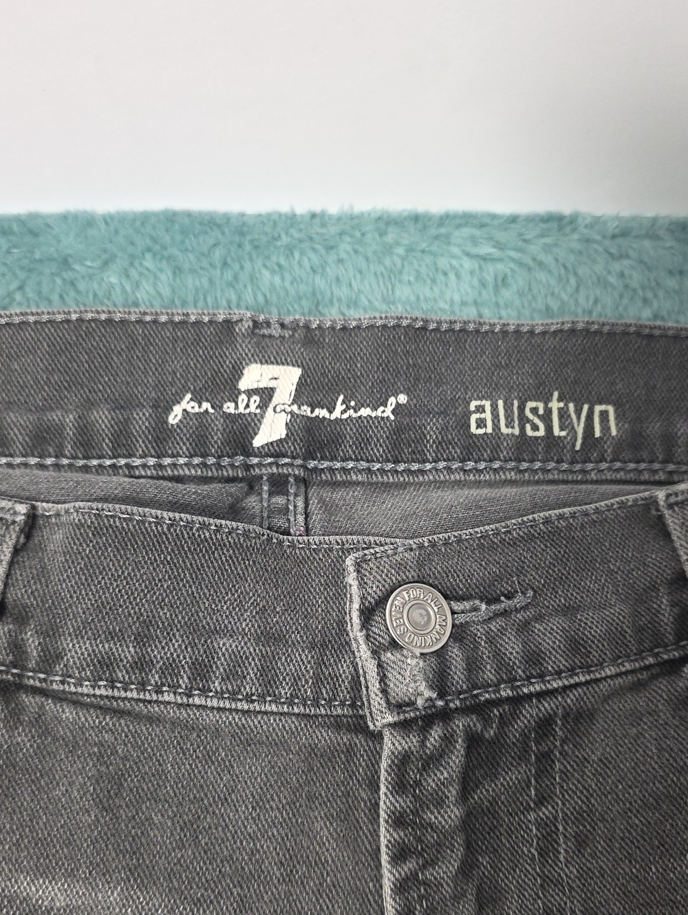 7 For All Mankind Austyn Relaxed Straight - Picture 3 of 6